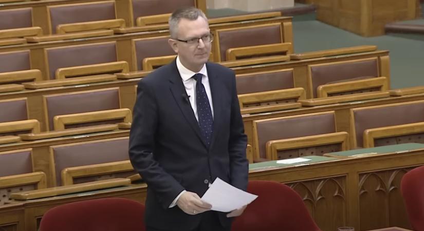 Így búcsúzott Rétvári Bence az ordítozó Szabó Tímeától a parlamentben (Videó!)