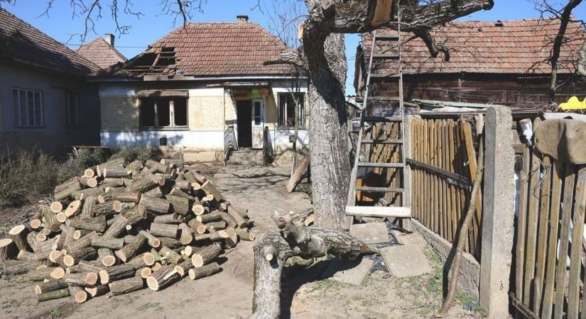 Tűz ütött ki egy családi házban, az ott lakó idős férfi a lángok közt lelte halálát