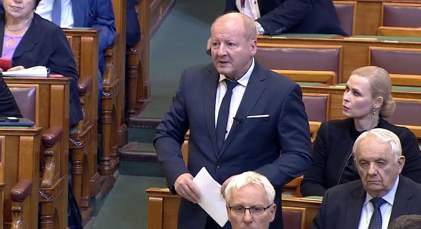 Dr. Simicskó István: Zelenszkij és Brüsszel olajblokádja előre eltervezett akció, be akarnak avatkozni a magyar választásokba (VIDEÓ)