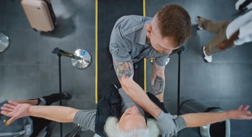 Egy férfi élete legkínosabb perceit élte át a reptéri biztonsági ellenőrzésnél