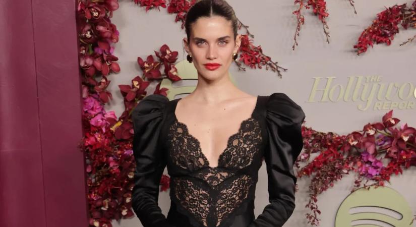 A portugál szupermodell, Sara Sampaio dekoltázsa nem hagy kérdéseket - mutatjuk a szexi képeket