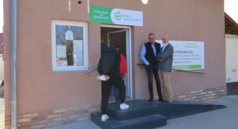 Történelmi nap Ambrózfalván: most lett először saját gyógyszertára a falunak