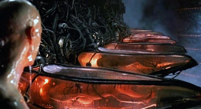 Hurrá, két lábon járó elemek leszünk!