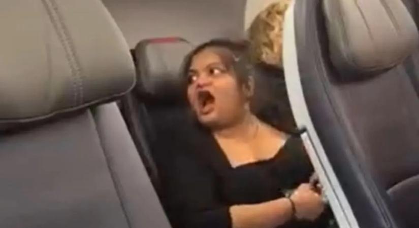 „Ez tényleg egy kib***ott ok, amiért leszállítanak a gépről?” – rendőrök vittek le egy nőt a repülőről, nem hiszed el, miért akadt ki