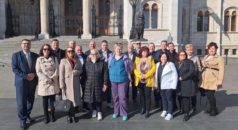 Zalai polgármesterek a Parlamentben - mutatjuk, milyen okból látogattak Budapestre