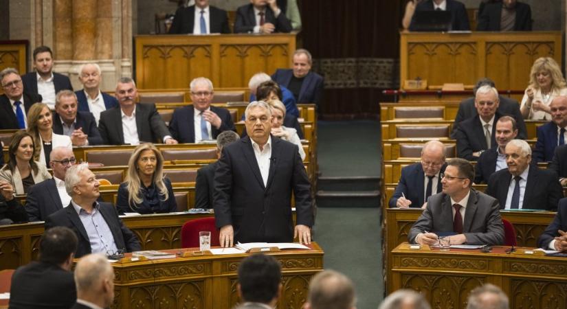 „Ezek bűnözők” – a Szőlő utcai intézet neveltjeiről és Juhász Péter Pálról kérdezték Orbánt a parlamentben