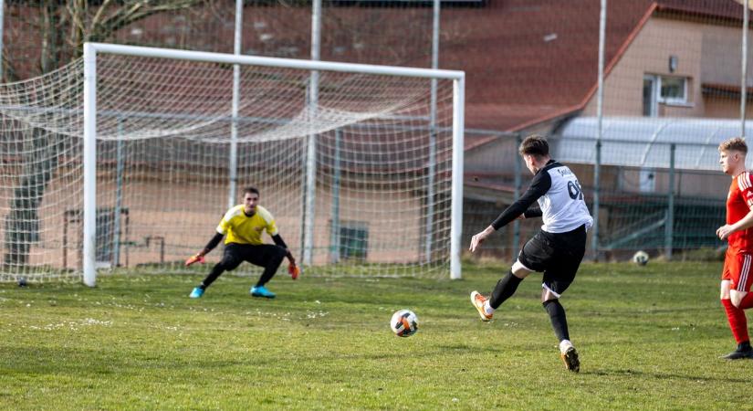 Fájó pontokat hagyott Kecskéden a Koppánymonostor, a Sárisáp gólparádét rendezett  fotók