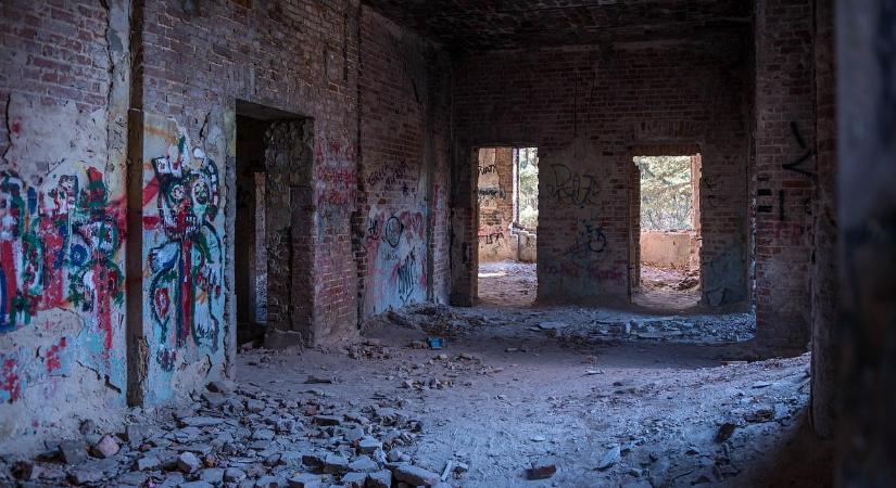 Vérfagyasztó felvételen egy maffiózó villája, hirtelen kellett távozniuk