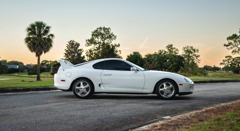 Valaki 73 milliót fizetett ezért az autóért