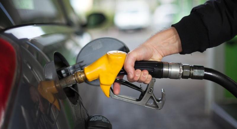Védett lett az üzemanyag ára a magyar autósoknak