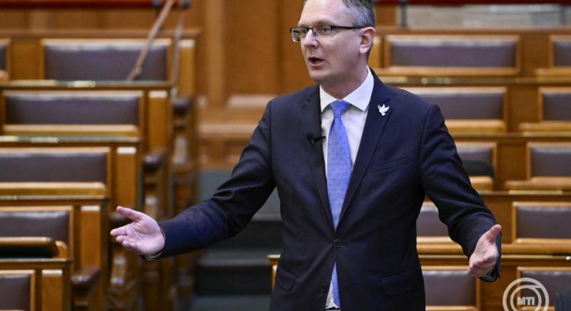 Az újpesti kórház és a méltányossági gyógyszerek sorsáról az Országgyűlésben