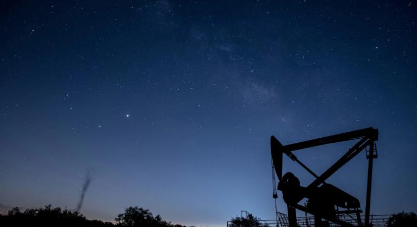 Bejelzett a mutató, amire Trump érzékeny, drámai fordulat az olajpiacon