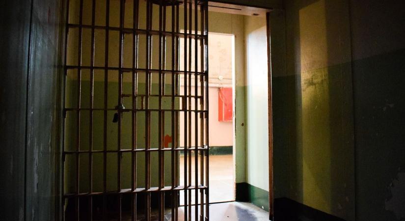 Mindössze két óráig élvezhette a szabadságot az a többszörösen büntetett előéletű ceglédi férfi