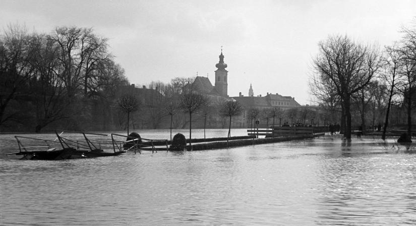 86 éve sodorta el a győri gyaloghidat a jég, kis híján tömegkatasztrófát okozott az ár