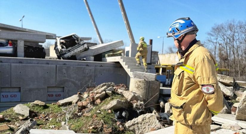 Négylábúak segítették a keresést a hajdúszoboszlói romok között