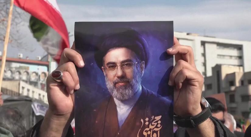 Apáról fiúra száll a hatalom: megszületett a Hamenei-dinasztia Iránban