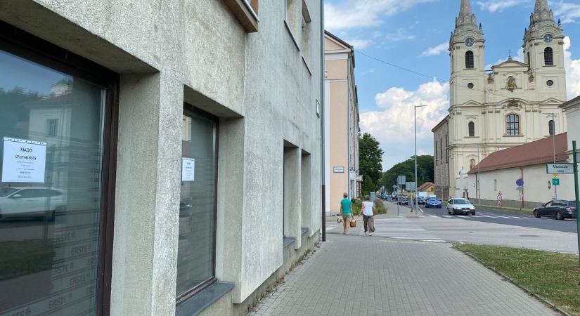 Világmárkák divatüzlete nyílik a bankfiók helyén, akciók, időpontok, amiket sokan várnak (videó)