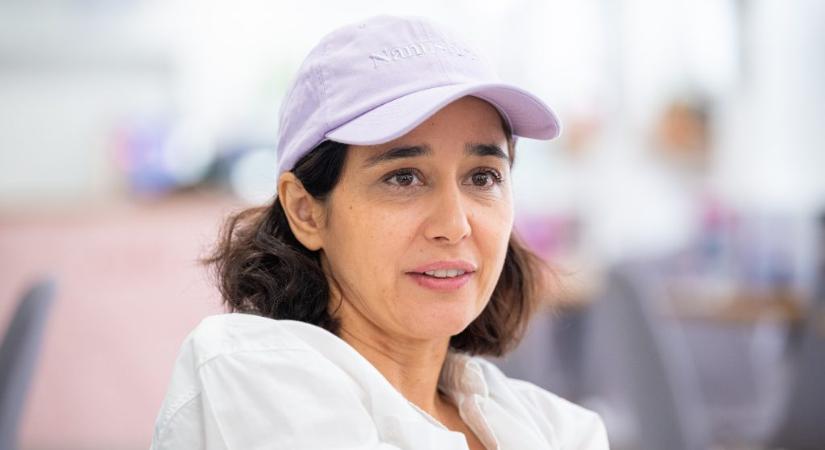 Gryllus Dorka és Simon Kornél Magyar Péterrel fotózkodtak