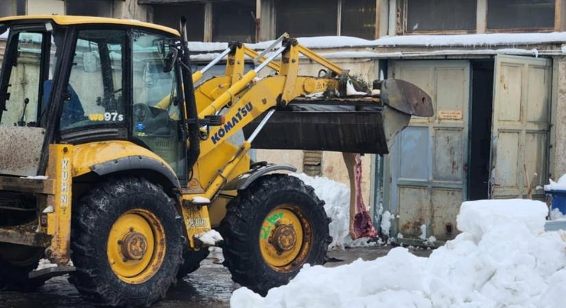 Kőszegi polgármester megerősítette, hogy a szokásos évi disznóvágást tartották a kőszegi Városgondnokságnál, miközben a várost megbénította a hó