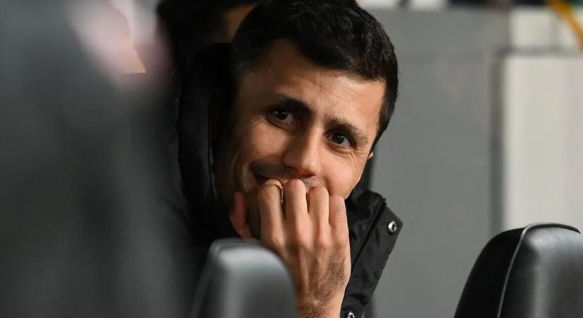 Rendőrséghez fordultak a szomszédok: botrány az aranylabdás focista körül – videó