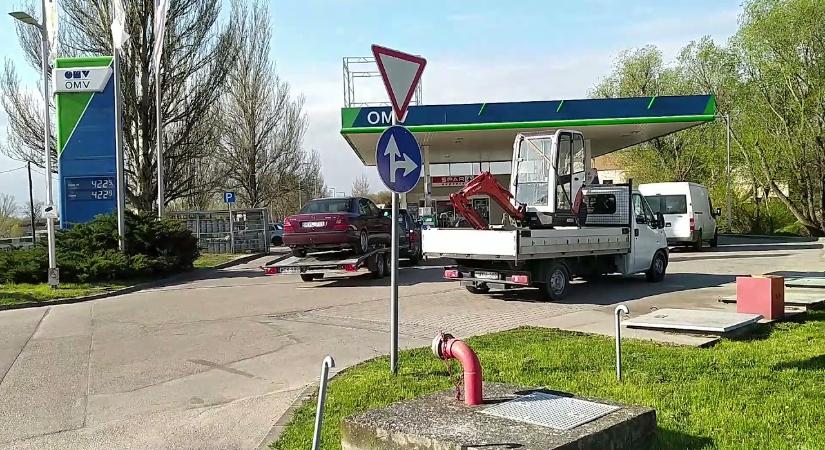 Üzemanyagárak: újabb árcsökkentést jelentett be a kormány