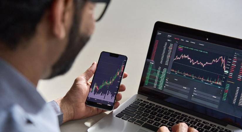 Nincsenek rá szavak, mit művel a forint kedden reggel: ezt megköszönheti Trumpnak – menekül előle az euró, a dollár és a svájci frank