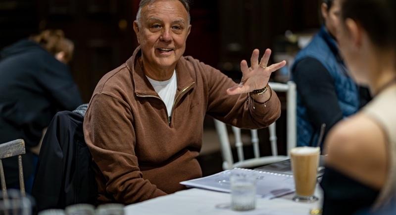 Teljesen idegenek – Óriási mozisiker adaptációja a kecskeméti színpadon