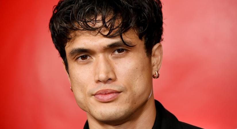 Apa lett a Riverdale szívtiprója! Charles Melton tündéri fotókkal mutatta meg újszülött gyermekét - fotó