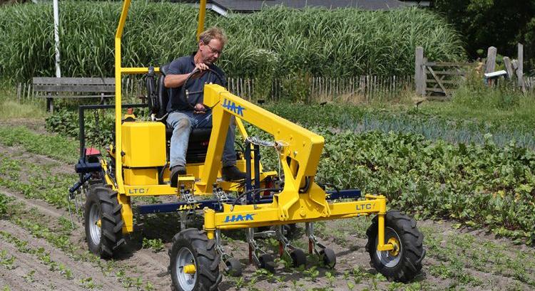 HAK LTC1 – kompakt eszközhordozó sorközműveléshez