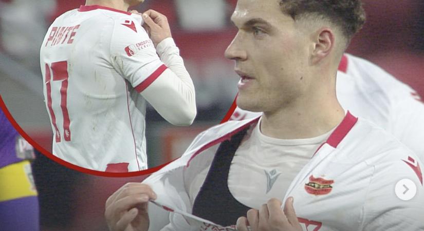 Az év trükkje a Honvéd-játékostól: Lerúgta az ellenfelet, széttépte a saját mezét, majd ő reklamált a bírónál - videó