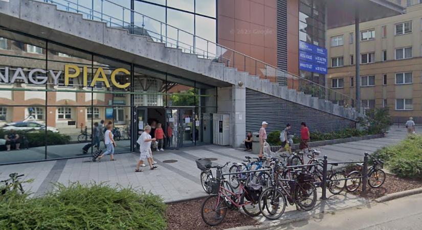 Tűz ütött ki hétfőn a debreceni Nagypiac épületében