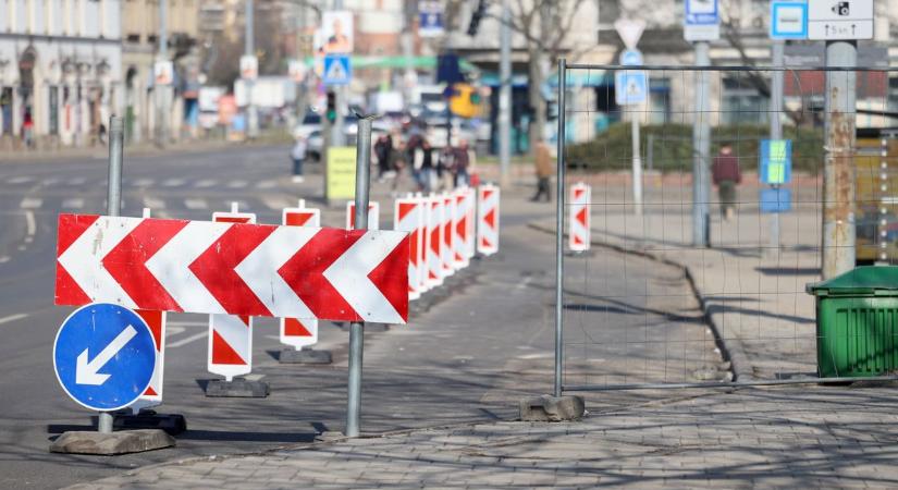 Útlezárási káosz a Balatonnál: megbénul a városközpont a főszezon előtt