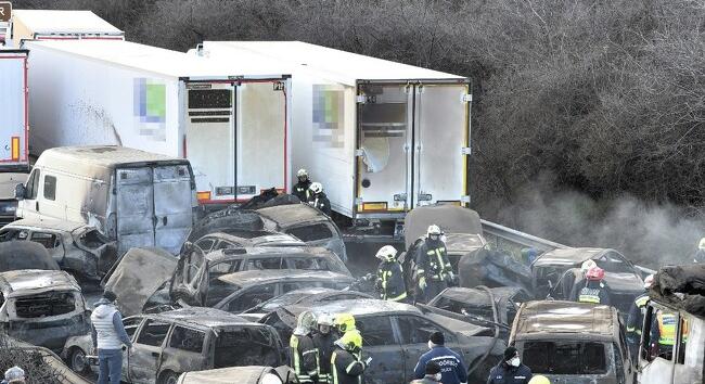 Március 11. szomorú évforduló: a 2023-as tragikus tömegbaleset az M1-es autópályán - archív fotók