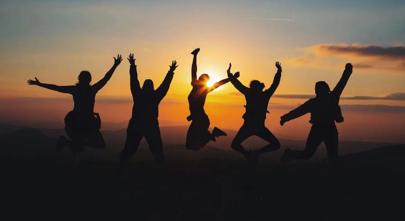 Mi az a nagymamahobbi, és miért hódít a fiatalok körében?