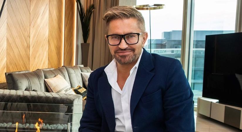 200 rózsa mellé egy életbölcsesség is járt: ezt üzente egy idős asszony Jákob Zolinak – videó