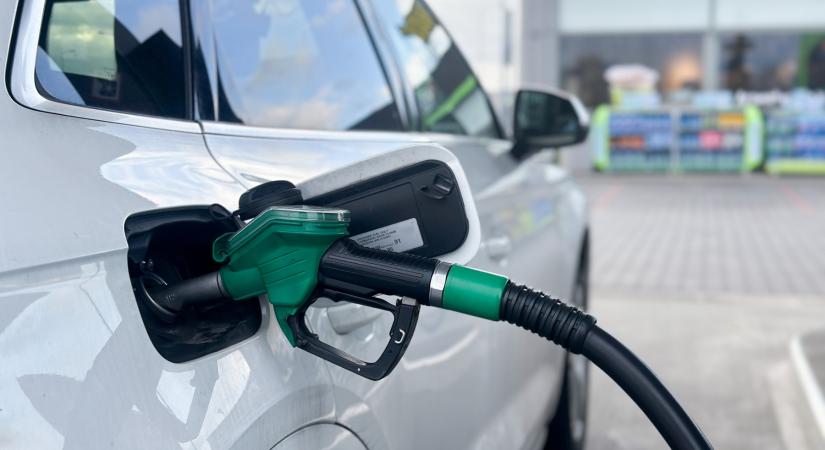 Váratlan újabb árcsökkentés jött az üzemanyagok védett ára mellé