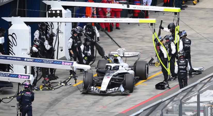 Rendhagyóra sikerült a Cadillac első F1-es kerékcseréje