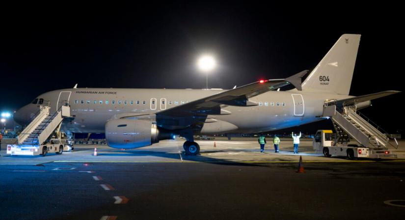Már csaknem ezer embert hoztak haza a Közel-Keletről a mentesítő járatokkal