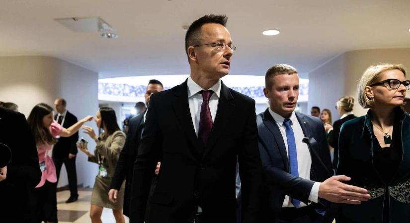 Elárulta Szijjártó Péter, hogy eddig hány magyart sikerült kimenekíteni a Közel-Keletről