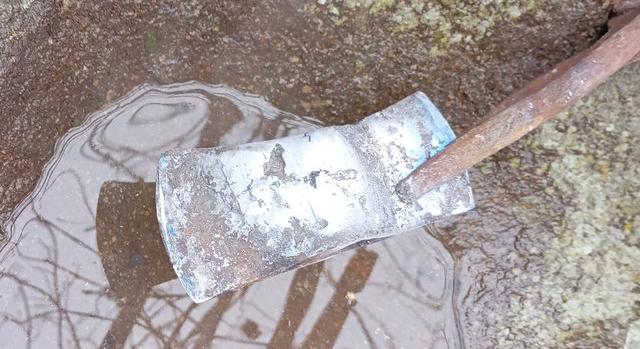 Kora vaskori kettős élű baltát rekonstruáltak az ELTE régészei