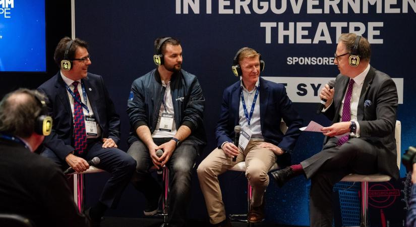 Kapu Tibor és a kutatók sikeresen képviselték Magyarországot a londoni űripari kiállításon