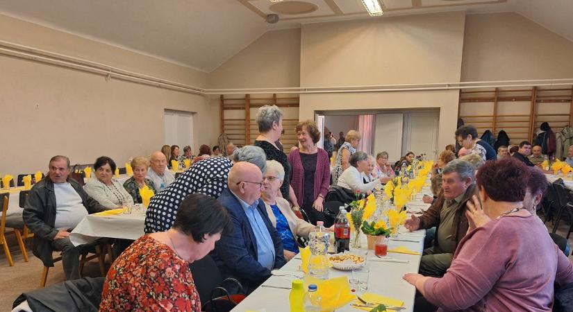 Zsúfolásig megtelt a faluház: így ünnepelték a nőnapot ezen a településen