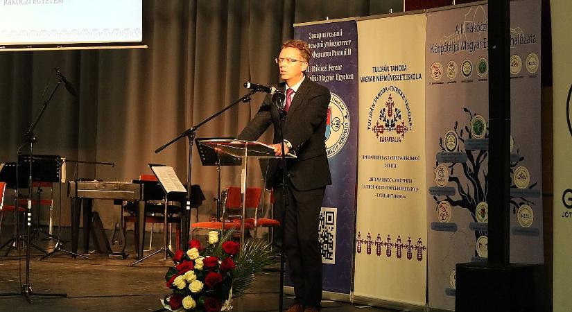 Nem maradnak oktatás nélkül a Magyarországra menekült kárpátaljai fiatalok – új képzési helyet nyitott a Rákóczi Egyetem Vásárosnaményban