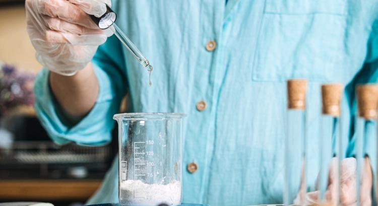 Létezik már megoldás az „örök vegyi anyag” lebontására