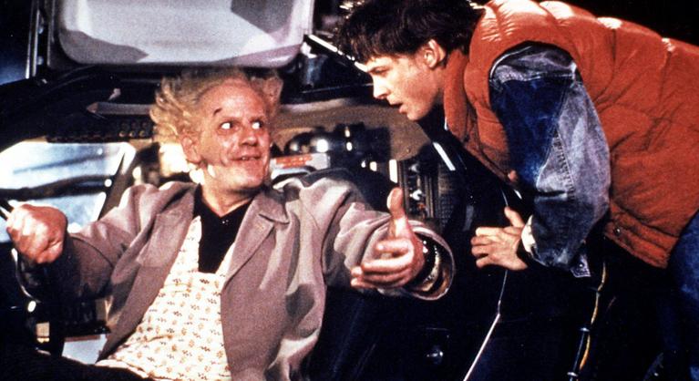 Közös fotót posztolt a Vissza a jövőbe legendás párosa