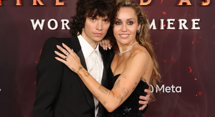 A hírességek eljegyzési gyűrűi is követik a 2026-os merész ékszertrendet