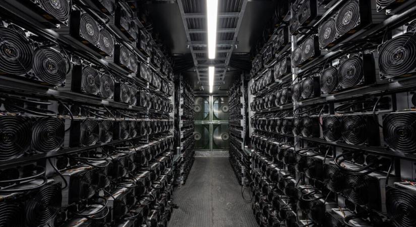 A digitális aranybányászok válaszút előtt: AI vagy Bitcoin?