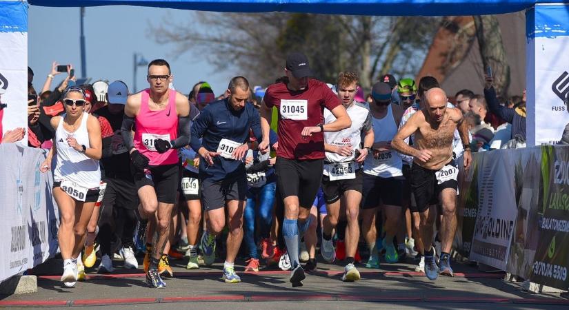 Jubileummal indult a balatoni futószezon