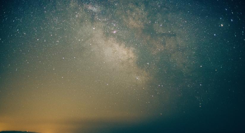 Napi horoszkóp március 10.: a Rákok határozottan kiállnak az álláspontjuk mellett, a Mérlegeknek hatalmas elismerésben lehet részük