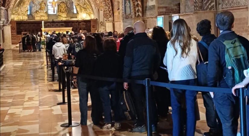 Szászezrek szeretnék látni Szent Ferenc földi maradványait